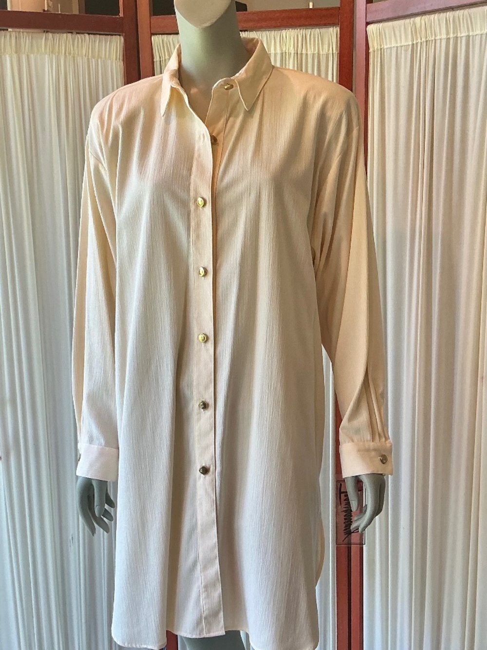 Womans NWT Long Button Down Tunic Top Pale Peach Gold Buttons Size 18 VTG